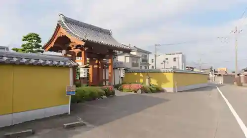 常諦寺の山門