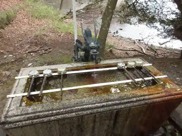 九頭龍神社本宮の手水舎