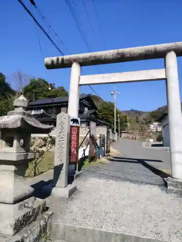 眞名井神社（籠神社奥宮）の{uncategorized: "未分類", other: "その他", undefined: "問題あり", building: "その他建物", grave: "お墓", sacred_gate: "鳥居", guardian: "狛犬", statue: "像", buddha: "仏像", history: "歴史", nature: "自然", garden: "庭園", animal: "動物", pagoda: "塔", temizu: "手水舎", mountain_gate: "山門・神門", sanctuary: "本殿・本堂", subordinate: "末社・摂社", art: "芸術", scenery: "景色", jizo: "地蔵", ema: "絵馬", goshuin: "御朱印", omikuji: "おみくじ", items: "授与品その他", amulet: "お守り", goshuincho: "御朱印帳", eats: "食事", festival: "お祭り", votive_dance: "神楽", shichigosan: "七五三参", wedding: "結婚式", experience: "体験その他", initially: "初詣", around: "周辺", anti_infection: "感染症対策"}