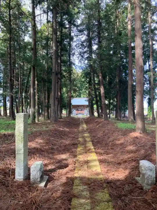 下蒲生蒲生神社の{uncategorized: "未分類", other: "その他", undefined: "問題あり", building: "その他建物", grave: "お墓", sacred_gate: "鳥居", guardian: "狛犬", statue: "像", buddha: "仏像", history: "歴史", nature: "自然", garden: "庭園", animal: "動物", pagoda: "塔", temizu: "手水舎", mountain_gate: "山門・神門", sanctuary: "本殿・本堂", subordinate: "末社・摂社", art: "芸術", scenery: "景色", jizo: "地蔵", ema: "絵馬", goshuin: "御朱印", omikuji: "おみくじ", items: "授与品その他", amulet: "お守り", goshuincho: "御朱印帳", eats: "食事", festival: "お祭り", votive_dance: "神楽", shichigosan: "七五三参", wedding: "結婚式", experience: "体験その他", initially: "初詣", around: "周辺", anti_infection: "感染症対策"}