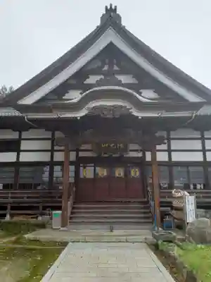 雄山寺の本殿・本堂