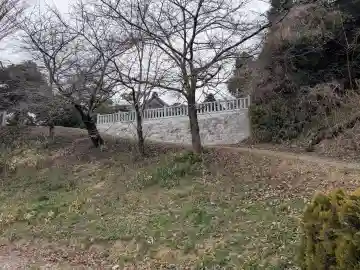 宇賀神社の{uncategorized: "未分類", other: "その他", undefined: "問題あり", building: "その他建物", grave: "お墓", sacred_gate: "鳥居", guardian: "狛犬", statue: "像", buddha: "仏像", history: "歴史", nature: "自然", garden: "庭園", animal: "動物", pagoda: "塔", temizu: "手水舎", mountain_gate: "山門・神門", sanctuary: "本殿・本堂", subordinate: "末社・摂社", art: "芸術", scenery: "景色", jizo: "地蔵", ema: "絵馬", goshuin: "御朱印", omikuji: "おみくじ", items: "授与品その他", amulet: "お守り", goshuincho: "御朱印帳", eats: "食事", festival: "お祭り", votive_dance: "神楽", shichigosan: "七五三参", wedding: "結婚式", experience: "体験その他", initially: "初詣", around: "周辺", anti_infection: "感染症対策"}
