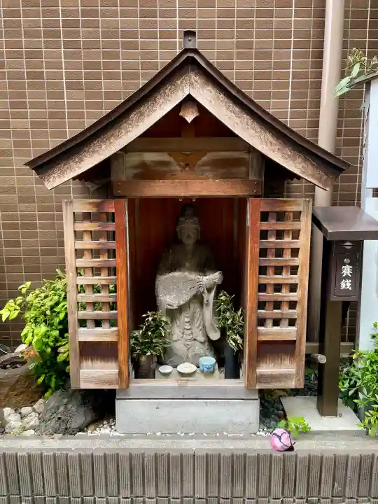 中島弁財天の{uncategorized: "未分類", other: "その他", undefined: "問題あり", building: "その他建物", grave: "お墓", sacred_gate: "鳥居", guardian: "狛犬", statue: "像", buddha: "仏像", history: "歴史", nature: "自然", garden: "庭園", animal: "動物", pagoda: "塔", temizu: "手水舎", mountain_gate: "山門・神門", sanctuary: "本殿・本堂", subordinate: "末社・摂社", art: "芸術", scenery: "景色", jizo: "地蔵", ema: "絵馬", goshuin: "御朱印", omikuji: "おみくじ", items: "授与品その他", amulet: "お守り", goshuincho: "御朱印帳", eats: "食事", festival: "お祭り", votive_dance: "神楽", shichigosan: "七五三参", wedding: "結婚式", experience: "体験その他", initially: "初詣", around: "周辺", anti_infection: "感染症対策"}