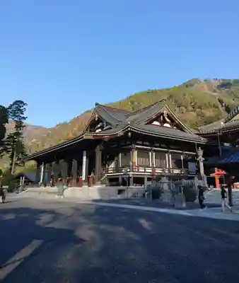 久遠寺の本殿・本堂