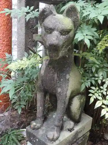 御辰稲荷神社の狛犬