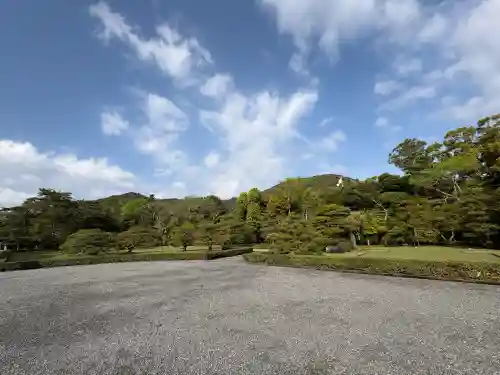 伊勢神宮内宮（皇大神宮）の{uncategorized: "未分類", other: "その他", undefined: "問題あり", building: "その他建物", grave: "お墓", sacred_gate: "鳥居", guardian: "狛犬", statue: "像", buddha: "仏像", history: "歴史", nature: "自然", garden: "庭園", animal: "動物", pagoda: "塔", temizu: "手水舎", mountain_gate: "山門・神門", sanctuary: "本殿・本堂", subordinate: "末社・摂社", art: "芸術", scenery: "景色", jizo: "地蔵", ema: "絵馬", goshuin: "御朱印", omikuji: "おみくじ", items: "授与品その他", amulet: "お守り", goshuincho: "御朱印帳", eats: "食事", festival: "お祭り", votive_dance: "神楽", shichigosan: "七五三参", wedding: "結婚式", experience: "体験その他", initially: "初詣", around: "周辺", anti_infection: "感染症対策"}