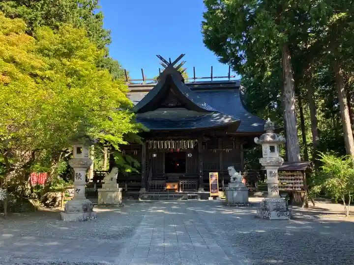冨士御室浅間神社の本殿・本堂