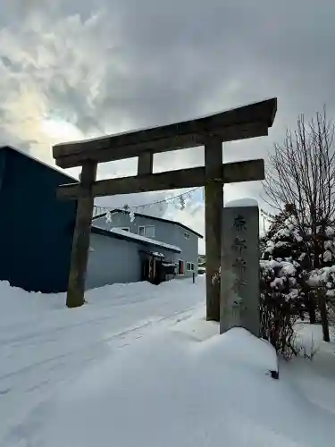 鹿部稲荷神社の{uncategorized: "未分類", other: "その他", undefined: "問題あり", building: "その他建物", grave: "お墓", sacred_gate: "鳥居", guardian: "狛犬", statue: "像", buddha: "仏像", history: "歴史", nature: "自然", garden: "庭園", animal: "動物", pagoda: "塔", temizu: "手水舎", mountain_gate: "山門・神門", sanctuary: "本殿・本堂", subordinate: "末社・摂社", art: "芸術", scenery: "景色", jizo: "地蔵", ema: "絵馬", goshuin: "御朱印", omikuji: "おみくじ", items: "授与品その他", amulet: "お守り", goshuincho: "御朱印帳", eats: "食事", festival: "お祭り", votive_dance: "神楽", shichigosan: "七五三参", wedding: "結婚式", experience: "体験その他", initially: "初詣", around: "周辺", anti_infection: "感染症対策"}