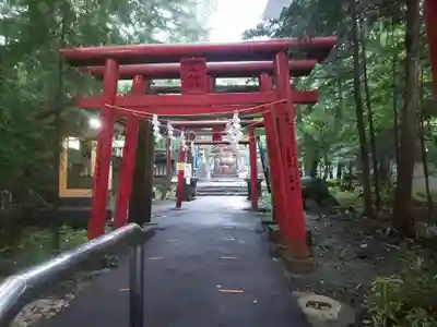 新屋山神社の鳥居