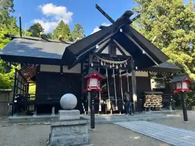 天照御祖神社の{uncategorized: "未分類", other: "その他", undefined: "問題あり", building: "その他建物", grave: "お墓", sacred_gate: "鳥居", guardian: "狛犬", statue: "像", buddha: "仏像", history: "歴史", nature: "自然", garden: "庭園", animal: "動物", pagoda: "塔", temizu: "手水舎", mountain_gate: "山門・神門", sanctuary: "本殿・本堂", subordinate: "末社・摂社", art: "芸術", scenery: "景色", jizo: "地蔵", ema: "絵馬", goshuin: "御朱印", omikuji: "おみくじ", items: "授与品その他", amulet: "お守り", goshuincho: "御朱印帳", eats: "食事", festival: "お祭り", votive_dance: "神楽", shichigosan: "七五三参", wedding: "結婚式", experience: "体験その他", initially: "初詣", around: "周辺", anti_infection: "感染症対策"}