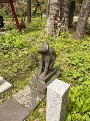 与次郎稲荷神社の{uncategorized: "未分類", other: "その他", undefined: "問題あり", building: "その他建物", grave: "お墓", sacred_gate: "鳥居", guardian: "狛犬", statue: "像", buddha: "仏像", history: "歴史", nature: "自然", garden: "庭園", animal: "動物", pagoda: "塔", temizu: "手水舎", mountain_gate: "山門・神門", sanctuary: "本殿・本堂", subordinate: "末社・摂社", art: "芸術", scenery: "景色", jizo: "地蔵", ema: "絵馬", goshuin: "御朱印", omikuji: "おみくじ", items: "授与品その他", amulet: "お守り", goshuincho: "御朱印帳", eats: "食事", festival: "お祭り", votive_dance: "神楽", shichigosan: "七五三参", wedding: "結婚式", experience: "体験その他", initially: "初詣", around: "周辺", anti_infection: "感染症対策"}