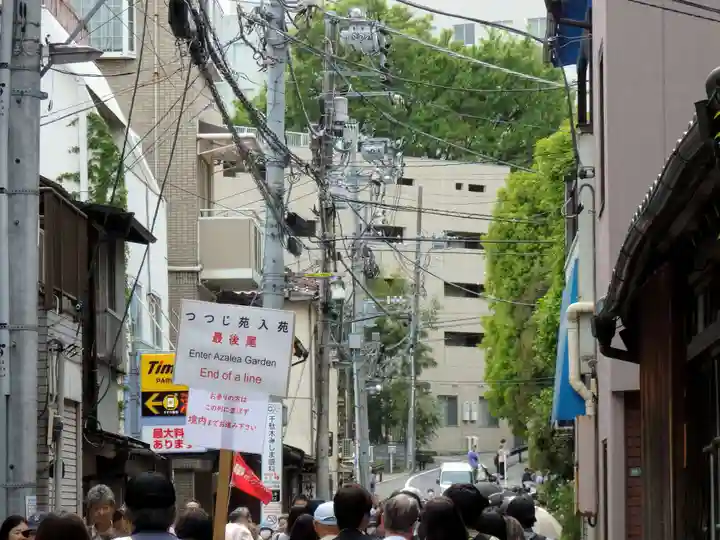 根津神社の周辺