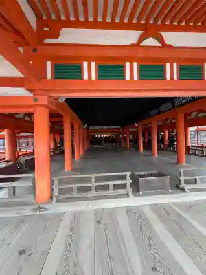 厳島神社の{uncategorized: "未分類", other: "その他", undefined: "問題あり", building: "その他建物", grave: "お墓", sacred_gate: "鳥居", guardian: "狛犬", statue: "像", buddha: "仏像", history: "歴史", nature: "自然", garden: "庭園", animal: "動物", pagoda: "塔", temizu: "手水舎", mountain_gate: "山門・神門", sanctuary: "本殿・本堂", subordinate: "末社・摂社", art: "芸術", scenery: "景色", jizo: "地蔵", ema: "絵馬", goshuin: "御朱印", omikuji: "おみくじ", items: "授与品その他", amulet: "お守り", goshuincho: "御朱印帳", eats: "食事", festival: "お祭り", votive_dance: "神楽", shichigosan: "七五三参", wedding: "結婚式", experience: "体験その他", initially: "初詣", around: "周辺", anti_infection: "感染症対策"}