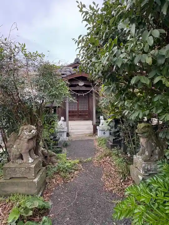明神池稲荷神社の{uncategorized: "未分類", other: "その他", undefined: "問題あり", building: "その他建物", grave: "お墓", sacred_gate: "鳥居", guardian: "狛犬", statue: "像", buddha: "仏像", history: "歴史", nature: "自然", garden: "庭園", animal: "動物", pagoda: "塔", temizu: "手水舎", mountain_gate: "山門・神門", sanctuary: "本殿・本堂", subordinate: "末社・摂社", art: "芸術", scenery: "景色", jizo: "地蔵", ema: "絵馬", goshuin: "御朱印", omikuji: "おみくじ", items: "授与品その他", amulet: "お守り", goshuincho: "御朱印帳", eats: "食事", festival: "お祭り", votive_dance: "神楽", shichigosan: "七五三参", wedding: "結婚式", experience: "体験その他", initially: "初詣", around: "周辺", anti_infection: "感染症対策"}