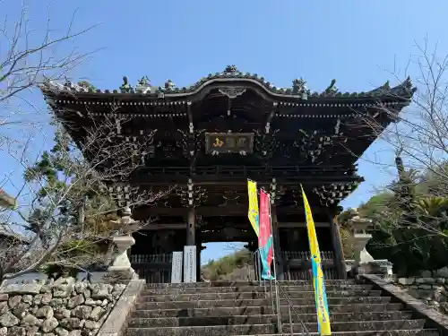 粉河寺の{uncategorized: "未分類", other: "その他", undefined: "問題あり", building: "その他建物", grave: "お墓", sacred_gate: "鳥居", guardian: "狛犬", statue: "像", buddha: "仏像", history: "歴史", nature: "自然", garden: "庭園", animal: "動物", pagoda: "塔", temizu: "手水舎", mountain_gate: "山門・神門", sanctuary: "本殿・本堂", subordinate: "末社・摂社", art: "芸術", scenery: "景色", jizo: "地蔵", ema: "絵馬", goshuin: "御朱印", omikuji: "おみくじ", items: "授与品その他", amulet: "お守り", goshuincho: "御朱印帳", eats: "食事", festival: "お祭り", votive_dance: "神楽", shichigosan: "七五三参", wedding: "結婚式", experience: "体験その他", initially: "初詣", around: "周辺", anti_infection: "感染症対策"}