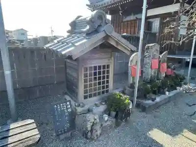 浄泉寺の{uncategorized: "未分類", other: "その他", undefined: "問題あり", building: "その他建物", grave: "お墓", sacred_gate: "鳥居", guardian: "狛犬", statue: "像", buddha: "仏像", history: "歴史", nature: "自然", garden: "庭園", animal: "動物", pagoda: "塔", temizu: "手水舎", mountain_gate: "山門・神門", sanctuary: "本殿・本堂", subordinate: "末社・摂社", art: "芸術", scenery: "景色", jizo: "地蔵", ema: "絵馬", goshuin: "御朱印", omikuji: "おみくじ", items: "授与品その他", amulet: "お守り", goshuincho: "御朱印帳", eats: "食事", festival: "お祭り", votive_dance: "神楽", shichigosan: "七五三参", wedding: "結婚式", experience: "体験その他", initially: "初詣", around: "周辺", anti_infection: "感染症対策"}