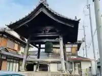 慶円寺の{uncategorized: "未分類", other: "その他", undefined: "問題あり", building: "その他建物", grave: "お墓", sacred_gate: "鳥居", guardian: "狛犬", statue: "像", buddha: "仏像", history: "歴史", nature: "自然", garden: "庭園", animal: "動物", pagoda: "塔", temizu: "手水舎", mountain_gate: "山門・神門", sanctuary: "本殿・本堂", subordinate: "末社・摂社", art: "芸術", scenery: "景色", jizo: "地蔵", ema: "絵馬", goshuin: "御朱印", omikuji: "おみくじ", items: "授与品その他", amulet: "お守り", goshuincho: "御朱印帳", eats: "食事", festival: "お祭り", votive_dance: "神楽", shichigosan: "七五三参", wedding: "結婚式", experience: "体験その他", initially: "初詣", around: "周辺", anti_infection: "感染症対策"}