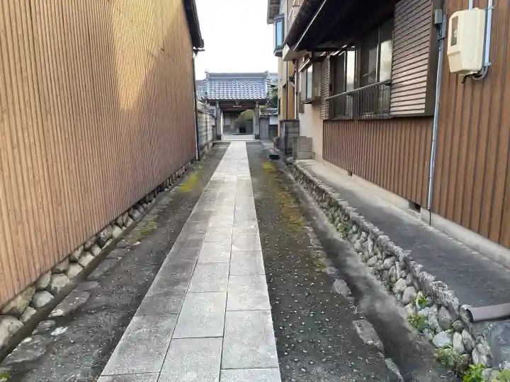 真福寺の{uncategorized: "未分類", other: "その他", undefined: "問題あり", building: "その他建物", grave: "お墓", sacred_gate: "鳥居", guardian: "狛犬", statue: "像", buddha: "仏像", history: "歴史", nature: "自然", garden: "庭園", animal: "動物", pagoda: "塔", temizu: "手水舎", mountain_gate: "山門・神門", sanctuary: "本殿・本堂", subordinate: "末社・摂社", art: "芸術", scenery: "景色", jizo: "地蔵", ema: "絵馬", goshuin: "御朱印", omikuji: "おみくじ", items: "授与品その他", amulet: "お守り", goshuincho: "御朱印帳", eats: "食事", festival: "お祭り", votive_dance: "神楽", shichigosan: "七五三参", wedding: "結婚式", experience: "体験その他", initially: "初詣", around: "周辺", anti_infection: "感染症対策"}
