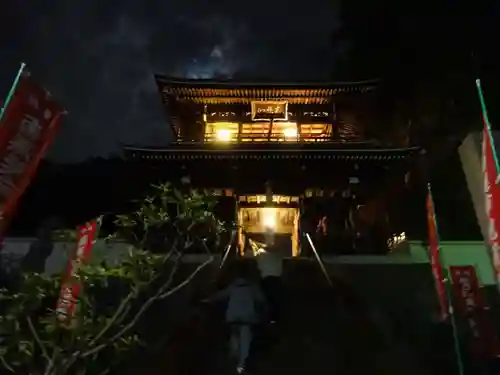 萬蔵寺の山門・神門