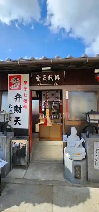 長楽寺の{uncategorized: "未分類", other: "その他", undefined: "問題あり", building: "その他建物", grave: "お墓", sacred_gate: "鳥居", guardian: "狛犬", statue: "像", buddha: "仏像", history: "歴史", nature: "自然", garden: "庭園", animal: "動物", pagoda: "塔", temizu: "手水舎", mountain_gate: "山門・神門", sanctuary: "本殿・本堂", subordinate: "末社・摂社", art: "芸術", scenery: "景色", jizo: "地蔵", ema: "絵馬", goshuin: "御朱印", omikuji: "おみくじ", items: "授与品その他", amulet: "お守り", goshuincho: "御朱印帳", eats: "食事", festival: "お祭り", votive_dance: "神楽", shichigosan: "七五三参", wedding: "結婚式", experience: "体験その他", initially: "初詣", around: "周辺", anti_infection: "感染症対策"}