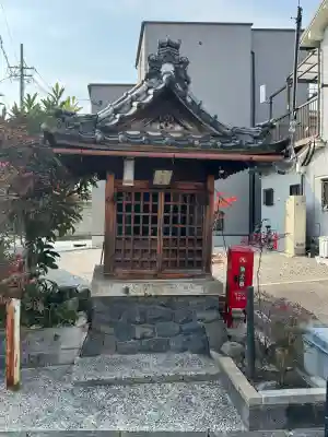 四辻　弘法大師の{uncategorized: "未分類", other: "その他", undefined: "問題あり", building: "その他建物", grave: "お墓", sacred_gate: "鳥居", guardian: "狛犬", statue: "像", buddha: "仏像", history: "歴史", nature: "自然", garden: "庭園", animal: "動物", pagoda: "塔", temizu: "手水舎", mountain_gate: "山門・神門", sanctuary: "本殿・本堂", subordinate: "末社・摂社", art: "芸術", scenery: "景色", jizo: "地蔵", ema: "絵馬", goshuin: "御朱印", omikuji: "おみくじ", items: "授与品その他", amulet: "お守り", goshuincho: "御朱印帳", eats: "食事", festival: "お祭り", votive_dance: "神楽", shichigosan: "七五三参", wedding: "結婚式", experience: "体験その他", initially: "初詣", around: "周辺", anti_infection: "感染症対策"}