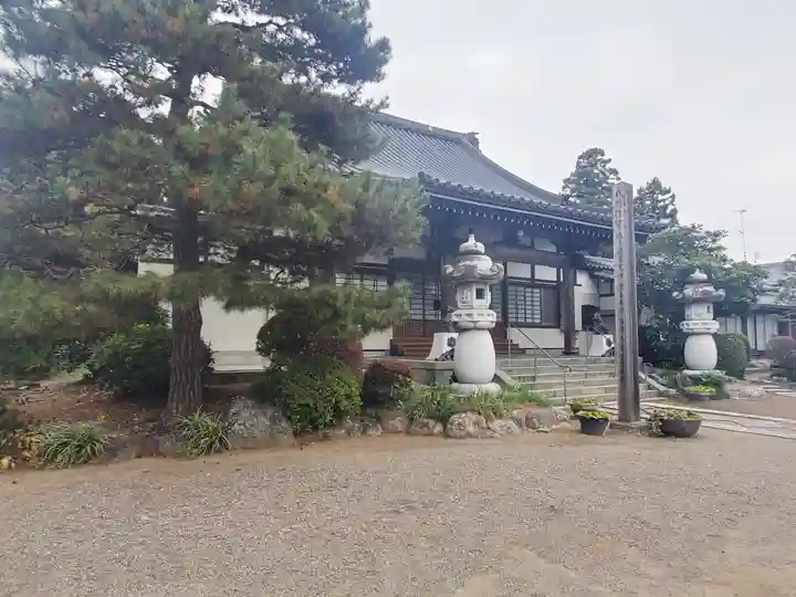 龍淵寺の本殿・本堂
