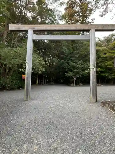 伊雜宮（皇大神宮別宮）の{uncategorized: "未分類", other: "その他", undefined: "問題あり", building: "その他建物", grave: "お墓", sacred_gate: "鳥居", guardian: "狛犬", statue: "像", buddha: "仏像", history: "歴史", nature: "自然", garden: "庭園", animal: "動物", pagoda: "塔", temizu: "手水舎", mountain_gate: "山門・神門", sanctuary: "本殿・本堂", subordinate: "末社・摂社", art: "芸術", scenery: "景色", jizo: "地蔵", ema: "絵馬", goshuin: "御朱印", omikuji: "おみくじ", items: "授与品その他", amulet: "お守り", goshuincho: "御朱印帳", eats: "食事", festival: "お祭り", votive_dance: "神楽", shichigosan: "七五三参", wedding: "結婚式", experience: "体験その他", initially: "初詣", around: "周辺", anti_infection: "感染症対策"}