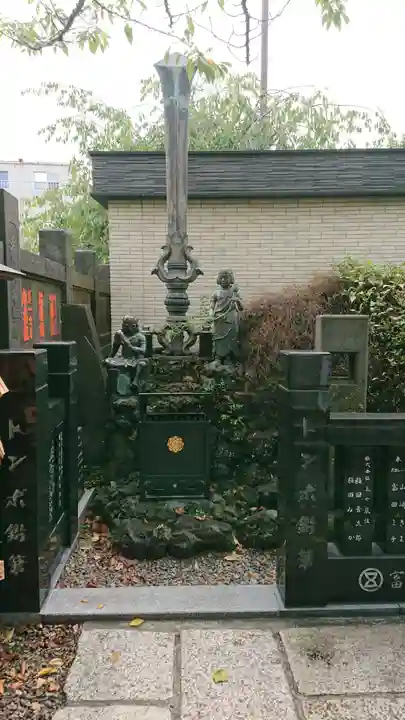 成田山深川不動堂(新勝寺東京別院)の塔