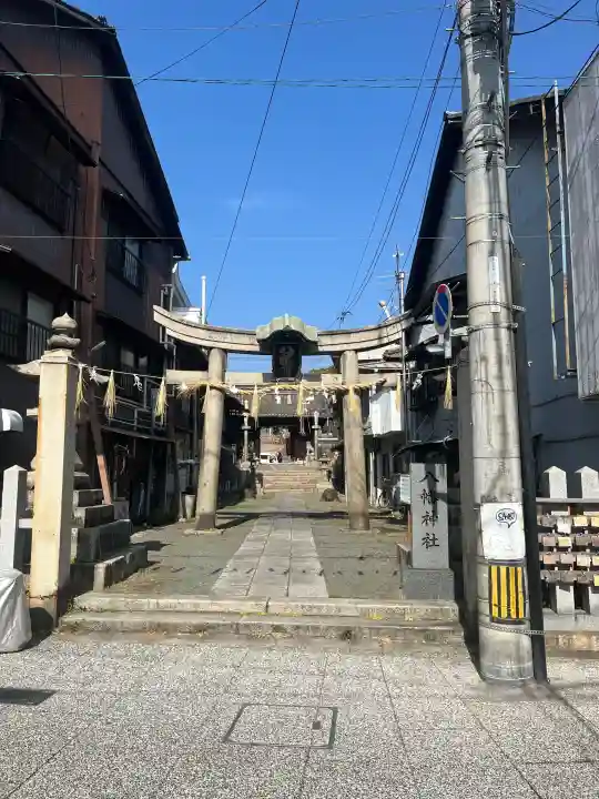亀山八幡宮(久保八幡神社)の{uncategorized: "未分類", other: "その他", undefined: "問題あり", building: "その他建物", grave: "お墓", sacred_gate: "鳥居", guardian: "狛犬", statue: "像", buddha: "仏像", history: "歴史", nature: "自然", garden: "庭園", animal: "動物", pagoda: "塔", temizu: "手水舎", mountain_gate: "山門・神門", sanctuary: "本殿・本堂", subordinate: "末社・摂社", art: "芸術", scenery: "景色", jizo: "地蔵", ema: "絵馬", goshuin: "御朱印", omikuji: "おみくじ", items: "授与品その他", amulet: "お守り", goshuincho: "御朱印帳", eats: "食事", festival: "お祭り", votive_dance: "神楽", shichigosan: "七五三参", wedding: "結婚式", experience: "体験その他", initially: "初詣", around: "周辺", anti_infection: "感染症対策"}