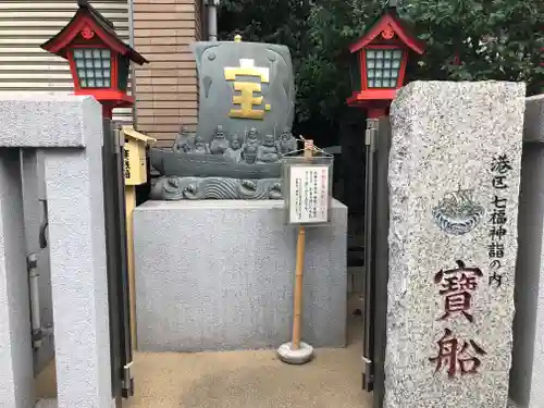 十番稲荷神社の像