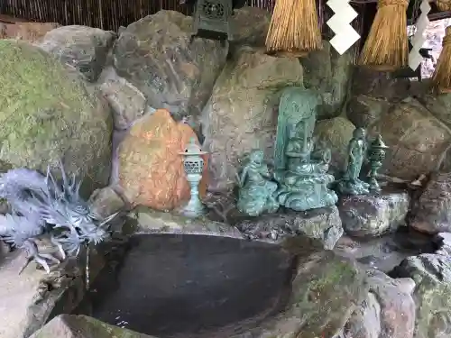 倶利迦羅不動寺山頂本堂の{uncategorized: "未分類", other: "その他", undefined: "問題あり", building: "その他建物", grave: "お墓", sacred_gate: "鳥居", guardian: "狛犬", statue: "像", buddha: "仏像", history: "歴史", nature: "自然", garden: "庭園", animal: "動物", pagoda: "塔", temizu: "手水舎", mountain_gate: "山門・神門", sanctuary: "本殿・本堂", subordinate: "末社・摂社", art: "芸術", scenery: "景色", jizo: "地蔵", ema: "絵馬", goshuin: "御朱印", omikuji: "おみくじ", items: "授与品その他", amulet: "お守り", goshuincho: "御朱印帳", eats: "食事", festival: "お祭り", votive_dance: "神楽", shichigosan: "七五三参", wedding: "結婚式", experience: "体験その他", initially: "初詣", around: "周辺", anti_infection: "感染症対策"}