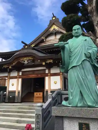 慈眼寺の像