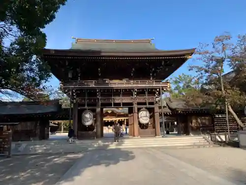 寒川神社の山門・神門