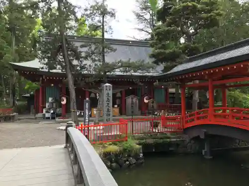 生島足島神社の本殿