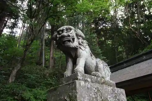 戸隠神社宝光社の狛犬