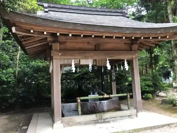大和神社の手水舎