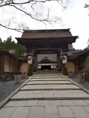 高野山金剛峯寺の山門