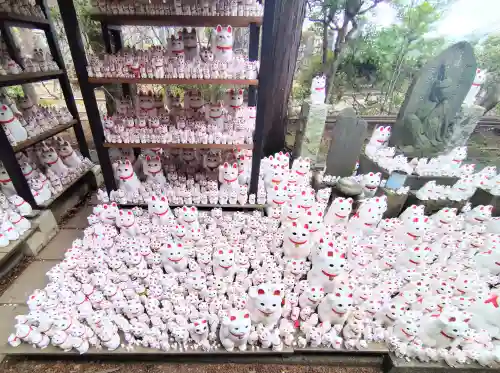 豪徳寺の{uncategorized: "未分類", other: "その他", undefined: "問題あり", building: "その他建物", grave: "お墓", sacred_gate: "鳥居", guardian: "狛犬", statue: "像", buddha: "仏像", history: "歴史", nature: "自然", garden: "庭園", animal: "動物", pagoda: "塔", temizu: "手水舎", mountain_gate: "山門・神門", sanctuary: "本殿・本堂", subordinate: "末社・摂社", art: "芸術", scenery: "景色", jizo: "地蔵", ema: "絵馬", goshuin: "御朱印", omikuji: "おみくじ", items: "授与品その他", amulet: "お守り", goshuincho: "御朱印帳", eats: "食事", festival: "お祭り", votive_dance: "神楽", shichigosan: "七五三参", wedding: "結婚式", experience: "体験その他", initially: "初詣", around: "周辺", anti_infection: "感染症対策"}