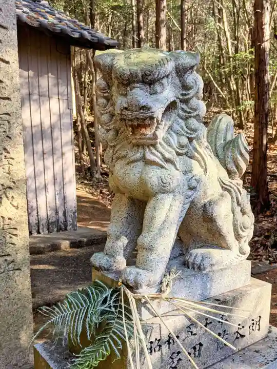 野間山神社の狛犬