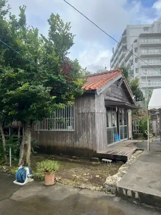 天久宮の{uncategorized: "未分類", other: "その他", undefined: "問題あり", building: "その他建物", grave: "お墓", sacred_gate: "鳥居", guardian: "狛犬", statue: "像", buddha: "仏像", history: "歴史", nature: "自然", garden: "庭園", animal: "動物", pagoda: "塔", temizu: "手水舎", mountain_gate: "山門・神門", sanctuary: "本殿・本堂", subordinate: "末社・摂社", art: "芸術", scenery: "景色", jizo: "地蔵", ema: "絵馬", goshuin: "御朱印", omikuji: "おみくじ", items: "授与品その他", amulet: "お守り", goshuincho: "御朱印帳", eats: "食事", festival: "お祭り", votive_dance: "神楽", shichigosan: "七五三参", wedding: "結婚式", experience: "体験その他", initially: "初詣", around: "周辺", anti_infection: "感染症対策"}