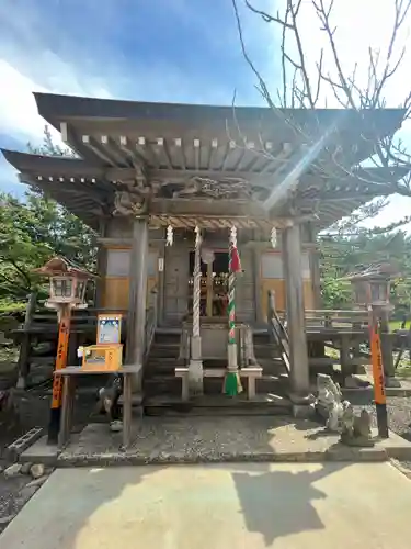 高山稲荷神社の本殿