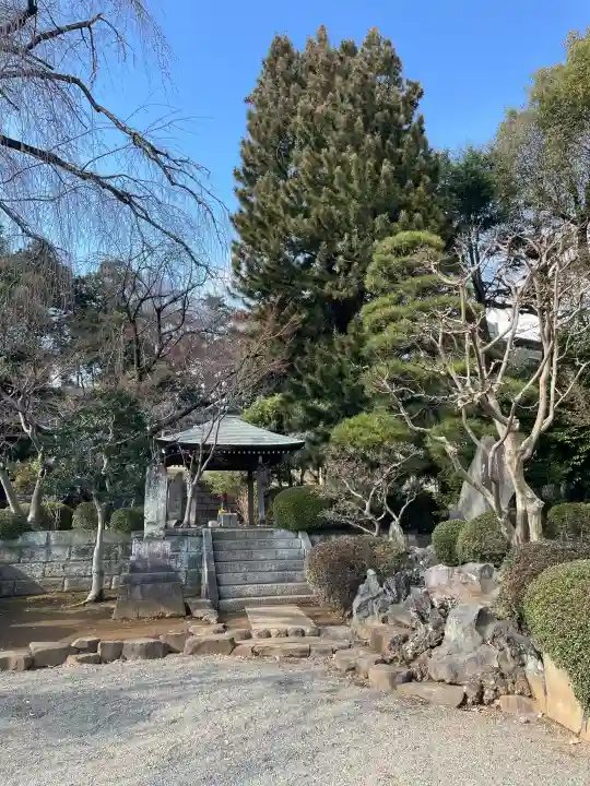 青柳寺の{uncategorized: "未分類", other: "その他", undefined: "問題あり", building: "その他建物", grave: "お墓", sacred_gate: "鳥居", guardian: "狛犬", statue: "像", buddha: "仏像", history: "歴史", nature: "自然", garden: "庭園", animal: "動物", pagoda: "塔", temizu: "手水舎", mountain_gate: "山門・神門", sanctuary: "本殿・本堂", subordinate: "末社・摂社", art: "芸術", scenery: "景色", jizo: "地蔵", ema: "絵馬", goshuin: "御朱印", omikuji: "おみくじ", items: "授与品その他", amulet: "お守り", goshuincho: "御朱印帳", eats: "食事", festival: "お祭り", votive_dance: "神楽", shichigosan: "七五三参", wedding: "結婚式", experience: "体験その他", initially: "初詣", around: "周辺", anti_infection: "感染症対策"}