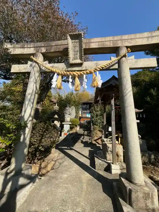 横浜御嶽神社の{uncategorized: "未分類", other: "その他", undefined: "問題あり", building: "その他建物", grave: "お墓", sacred_gate: "鳥居", guardian: "狛犬", statue: "像", buddha: "仏像", history: "歴史", nature: "自然", garden: "庭園", animal: "動物", pagoda: "塔", temizu: "手水舎", mountain_gate: "山門・神門", sanctuary: "本殿・本堂", subordinate: "末社・摂社", art: "芸術", scenery: "景色", jizo: "地蔵", ema: "絵馬", goshuin: "御朱印", omikuji: "おみくじ", items: "授与品その他", amulet: "お守り", goshuincho: "御朱印帳", eats: "食事", festival: "お祭り", votive_dance: "神楽", shichigosan: "七五三参", wedding: "結婚式", experience: "体験その他", initially: "初詣", around: "周辺", anti_infection: "感染症対策"}