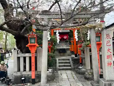 辰巳大明神の鳥居