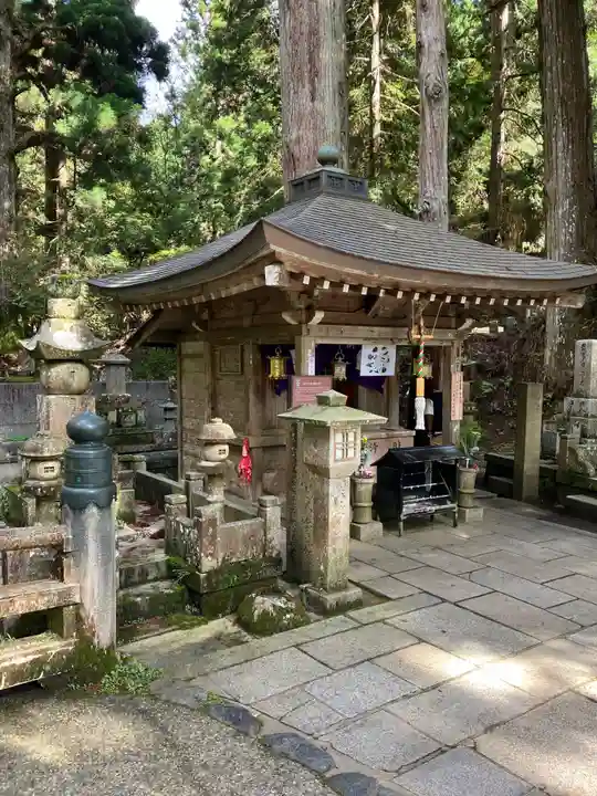 高野山金剛峯寺奥の院(和歌山県)