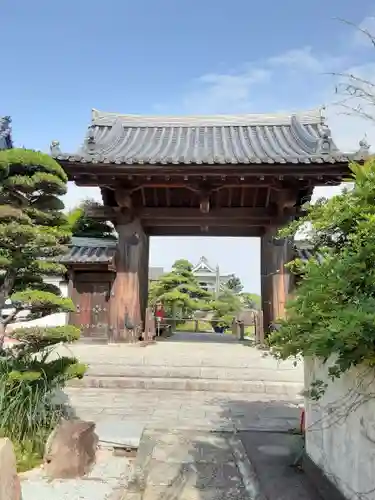 月照寺の山門