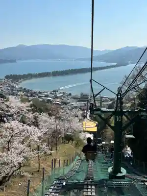 天橋立神社の{uncategorized: "未分類", other: "その他", undefined: "問題あり", building: "その他建物", grave: "お墓", sacred_gate: "鳥居", guardian: "狛犬", statue: "像", buddha: "仏像", history: "歴史", nature: "自然", garden: "庭園", animal: "動物", pagoda: "塔", temizu: "手水舎", mountain_gate: "山門・神門", sanctuary: "本殿・本堂", subordinate: "末社・摂社", art: "芸術", scenery: "景色", jizo: "地蔵", ema: "絵馬", goshuin: "御朱印", omikuji: "おみくじ", items: "授与品その他", amulet: "お守り", goshuincho: "御朱印帳", eats: "食事", festival: "お祭り", votive_dance: "神楽", shichigosan: "七五三参", wedding: "結婚式", experience: "体験その他", initially: "初詣", around: "周辺", anti_infection: "感染症対策"}