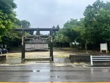 宮鳥御嶽の{uncategorized: "未分類", other: "その他", undefined: "問題あり", building: "その他建物", grave: "お墓", sacred_gate: "鳥居", guardian: "狛犬", statue: "像", buddha: "仏像", history: "歴史", nature: "自然", garden: "庭園", animal: "動物", pagoda: "塔", temizu: "手水舎", mountain_gate: "山門・神門", sanctuary: "本殿・本堂", subordinate: "末社・摂社", art: "芸術", scenery: "景色", jizo: "地蔵", ema: "絵馬", goshuin: "御朱印", omikuji: "おみくじ", items: "授与品その他", amulet: "お守り", goshuincho: "御朱印帳", eats: "食事", festival: "お祭り", votive_dance: "神楽", shichigosan: "七五三参", wedding: "結婚式", experience: "体験その他", initially: "初詣", around: "周辺", anti_infection: "感染症対策"}