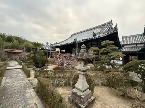 西方院の{uncategorized: "未分類", other: "その他", undefined: "問題あり", building: "その他建物", grave: "お墓", sacred_gate: "鳥居", guardian: "狛犬", statue: "像", buddha: "仏像", history: "歴史", nature: "自然", garden: "庭園", animal: "動物", pagoda: "塔", temizu: "手水舎", mountain_gate: "山門・神門", sanctuary: "本殿・本堂", subordinate: "末社・摂社", art: "芸術", scenery: "景色", jizo: "地蔵", ema: "絵馬", goshuin: "御朱印", omikuji: "おみくじ", items: "授与品その他", amulet: "お守り", goshuincho: "御朱印帳", eats: "食事", festival: "お祭り", votive_dance: "神楽", shichigosan: "七五三参", wedding: "結婚式", experience: "体験その他", initially: "初詣", around: "周辺", anti_infection: "感染症対策"}