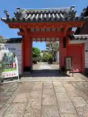 六道珍皇寺の山門